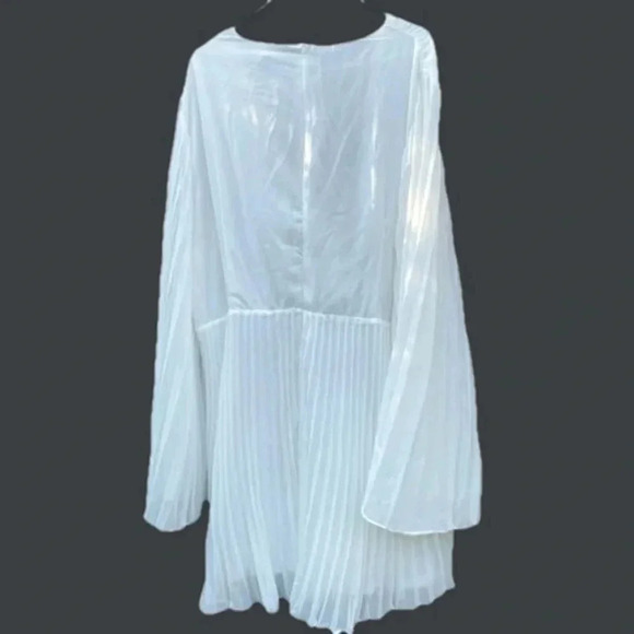 Boohoo Angel Sleeves Wrap Dress - Plus Size 26 - Mini- White Great Condition - Picture 5 of 11